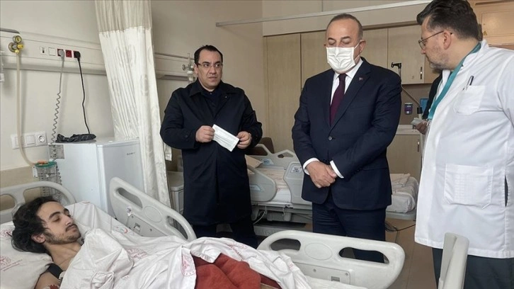 Dışişleri Bakanı Çavuşoğlu İstanbul'da depremzedelerle bir araya geldi