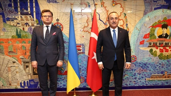 Dışişleri Bakanı Çavuşoğlu, Ukraynalı mevkidaşı Kuleba ile tahıl koridorunu görüştü