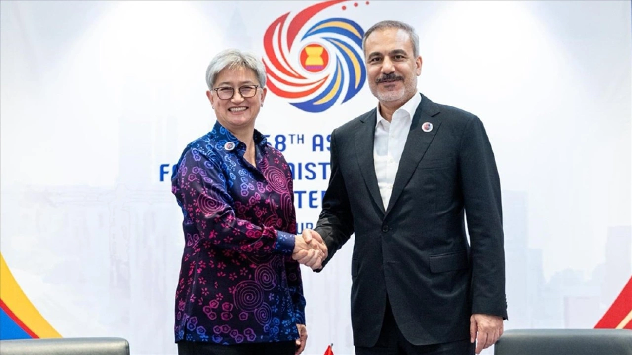 Dışişleri Bakanı Fidan, Avustralyalı mevkidaşı Wong ile Malezya'da görüştü