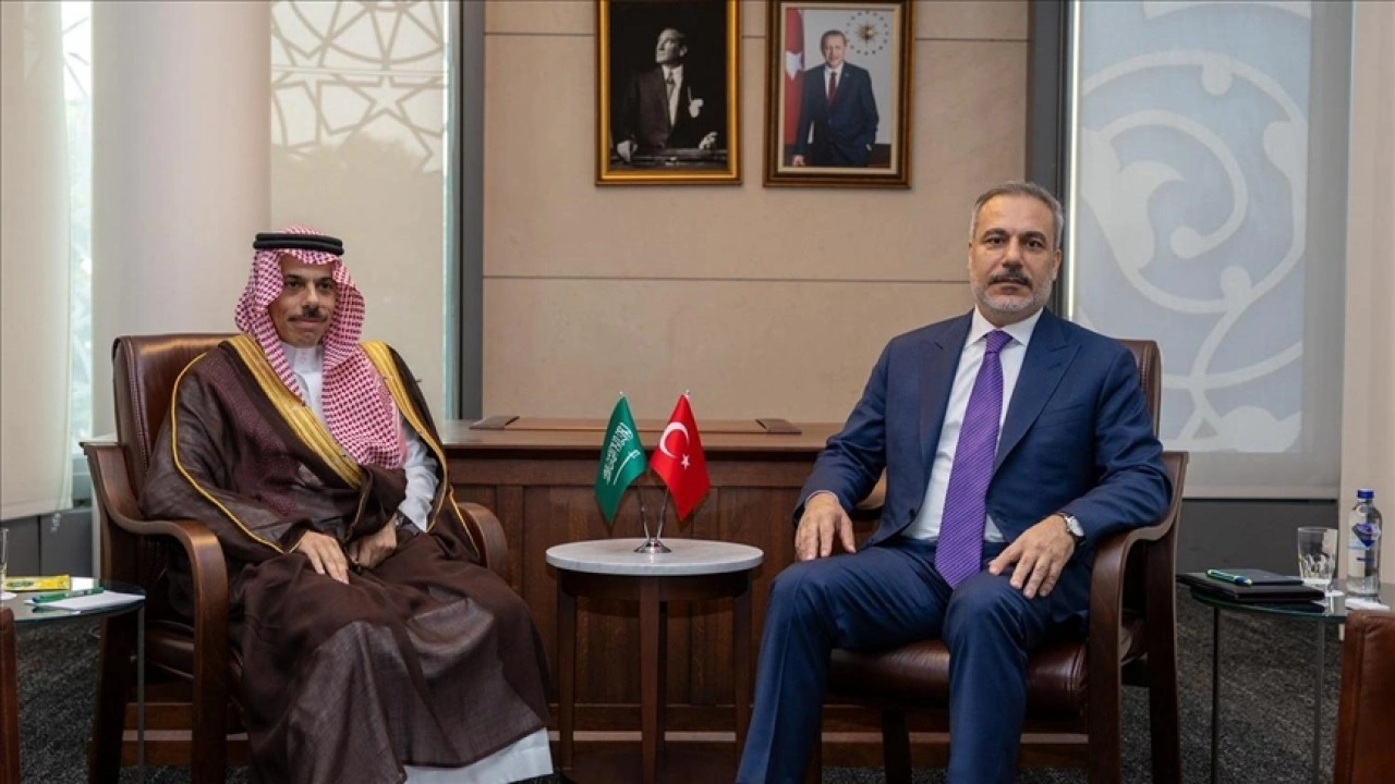 Dışişleri Bakanı Fidan Suudi Arabistan Dışişleri Bakanı Ferhan ile görüştü