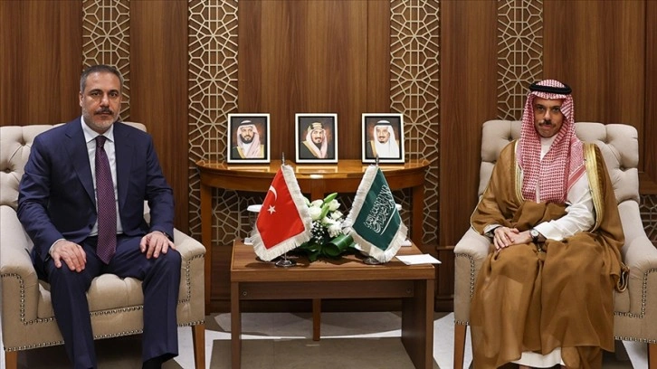Dışişleri Bakanı Fidan, Suudi Arabistan'da diplomatik temaslarda bulundu