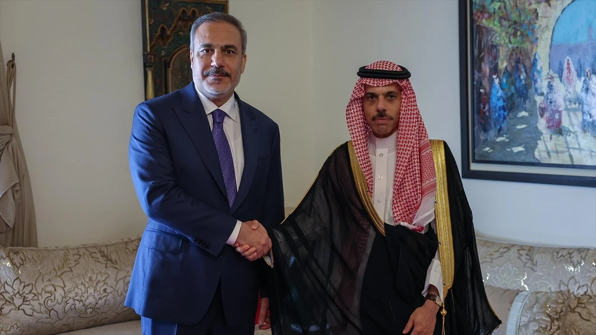Dışişleri Bakanı Fidan, Suudi Arabistanlı mevkidaşı Bin Ferhan ile telefonda görüştü