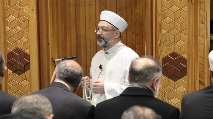 Diyanet İşleri Başkanı Erbaş, şehit Mehmetçikler için dua etti