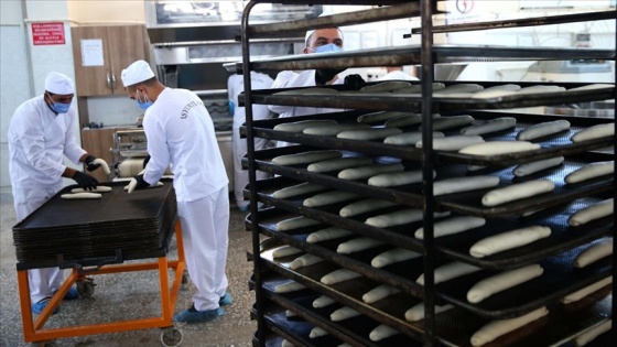 Diyarbakır'da mesleki eğitim alan hükümlüler günde 15 bin ekmek üretiyor