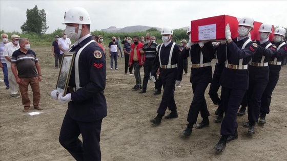 Diyarbakır'da şehit olan Jandarma Uzman Çavuş Yaman son yolculuğuna uğurlandı