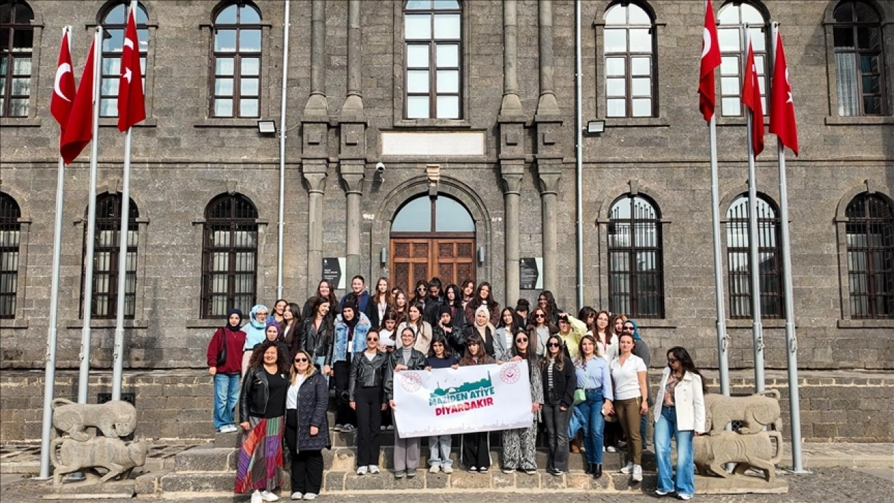 Diyarbakır'da şehit ve gazi çocukları tarihi mekanları gezdi