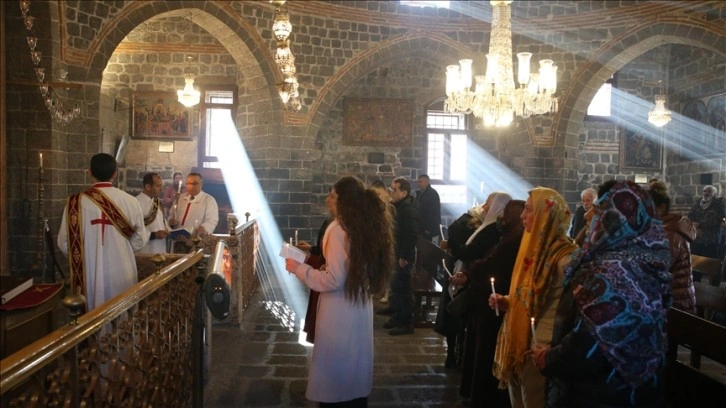 Diyarbakır'daki tarihi Meryem Ana Kilisesi'nde Noel ayini yapıldı