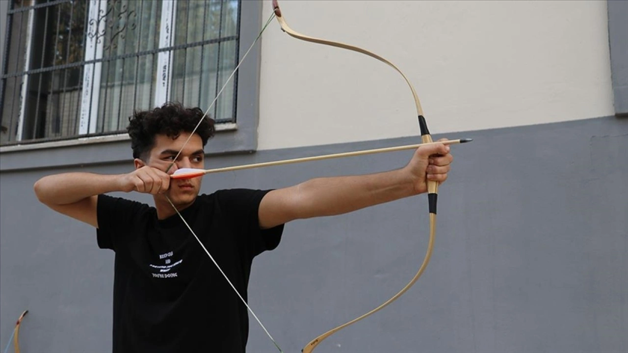 Dizilerden görüp merak saldığı okçulukta Türkiye rekoru kırdı