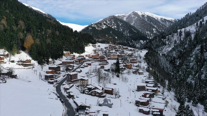 Doğa turizminin gözde mekanlarından Ayder Yaylası kar tatili sevenleri ağırlıyor