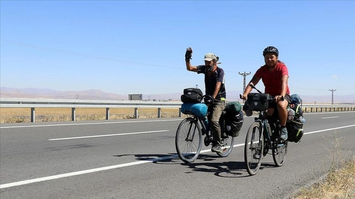 Doğanın korunmasına dikkati çekmek için İstanbul'dan Ağrı'ya pedal çevirdiler