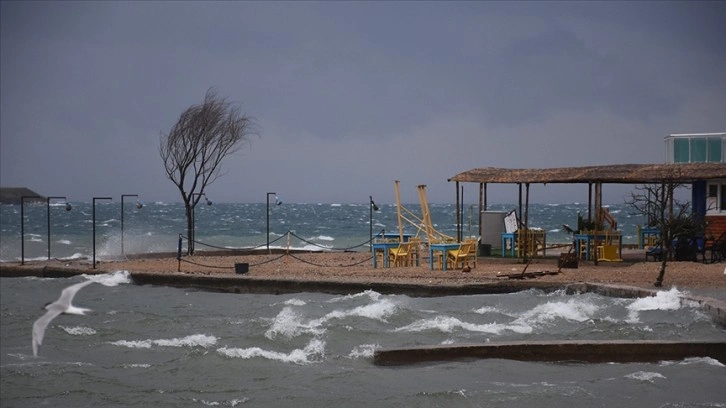 Doğu Akdeniz ve kıyı Ege'de gök gürültülü sağanak bekleniyor