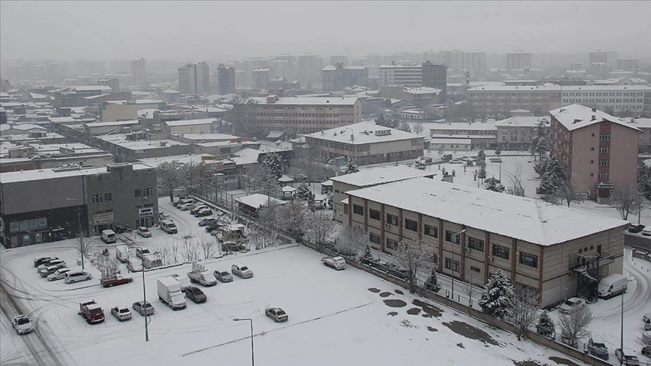 Doğu Anadolu'da olumsuz hava şartları devam ediyor