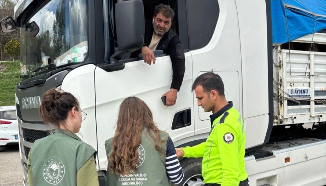 Doğudaki illerden batıya sevk edilen kurbanlıklar Erzincan'da denetleniyor