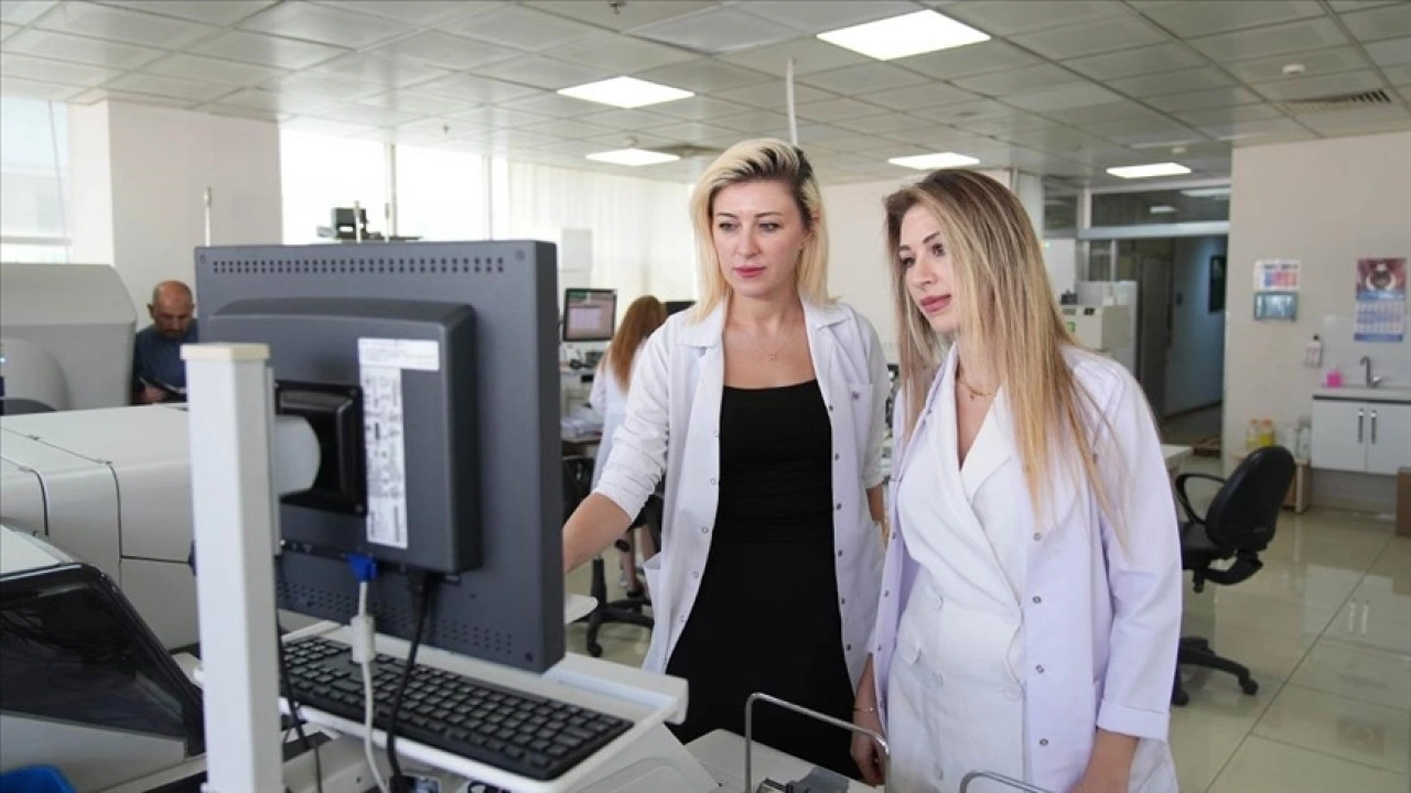 Doktor kardeşler aynı hastanede bilimsel işbirliği yapıyor