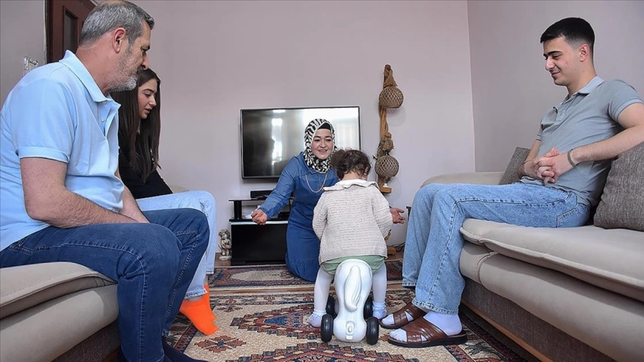 Dördüncü çocuk sevincini korucuyu aile olarak yaşadılar