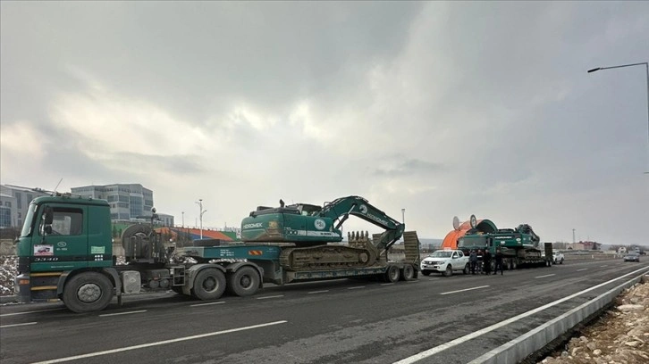 DSİ Erzurum ve Kars'tan deprem bölgesine iş makineleri ve ekip gönderdi
