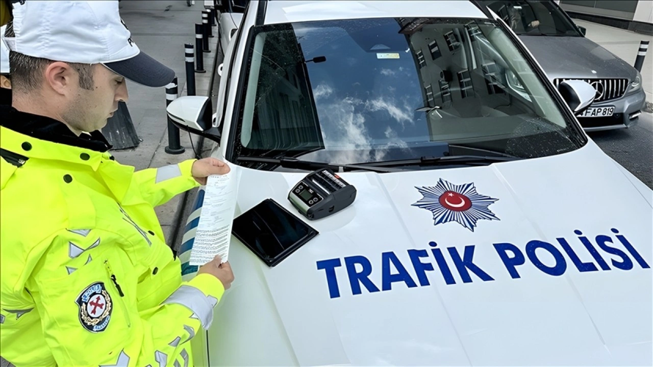Düğün veya asker uğurlama konvoylarıyla trafiği engelleyenlere 180 bin lira ceza geliyor