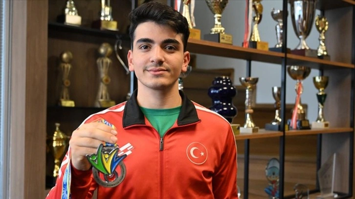 Dünya ikincisi badmintoncu Furkan Büyükgöze, gözünü Deaflimpik Oyunları'na çevirdi