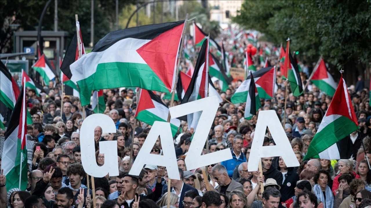 D&uuml;nya kamuoyu 2025'te İsrail'in Gazze'ye saldırılarına karşı sesini y&uuml;kseltti