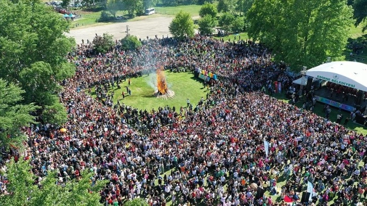 Dünyanın en neşeli şenliklerinden 'Kakava' binlerce turist çekti