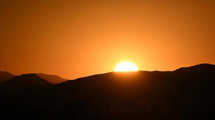 Dünyanın en sıcak yerlerinden ABD'deki Death Valley'de sıcaklık 46 derece ölçüldü