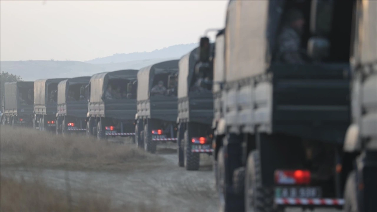 Düşen askeri uçağın enkazı tırlarla yurda getirildi 