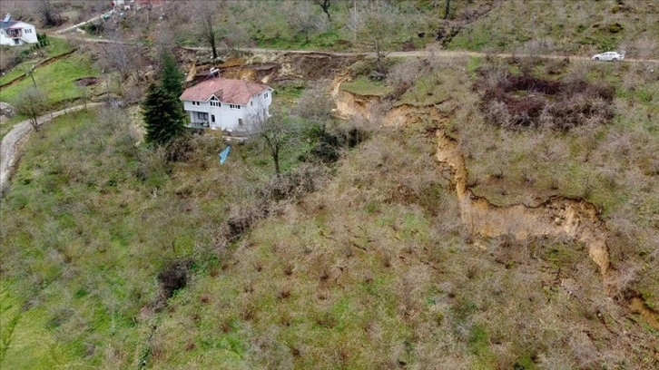 Düzce'de heyelan yaşanan bölgede sismik etüt çalışmaları sürüyor