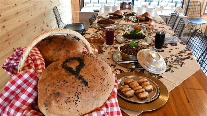 Düzce'de millet bahçesindeki restoranı işleten kadınlar yöresel lezzetler sunuyor