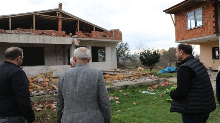 Düzce'deki depremin hissedildiği Sakarya'da 93 yapıda hasar belirlendi