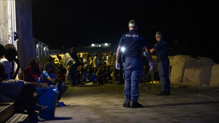 Düzensiz göç akınına uğrayan Lampedusa Adası'nda acil durum ilan edildi