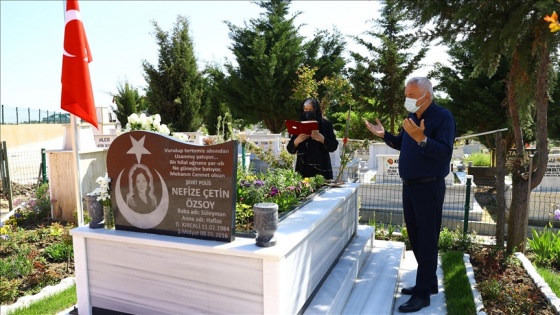 Edirne'de kısıtlamadan muaf tutulan şehit yakınları kabristan ziyaretinde bulundu