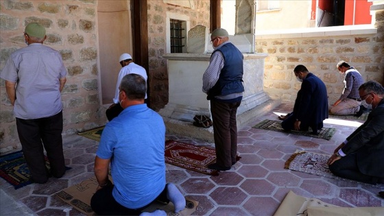 Edirne'de son cemaat yerinde şehit kabri bulunan tarihi cami restore edildi