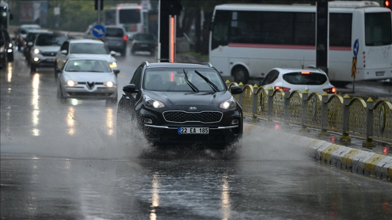 Edirne ve Kırklareli'nde sağanak etkili oluyor