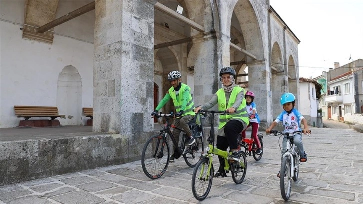 Edirne'de imam ve ailesi bisiklet sürmeyi yaşam biçimine dönüştürdü