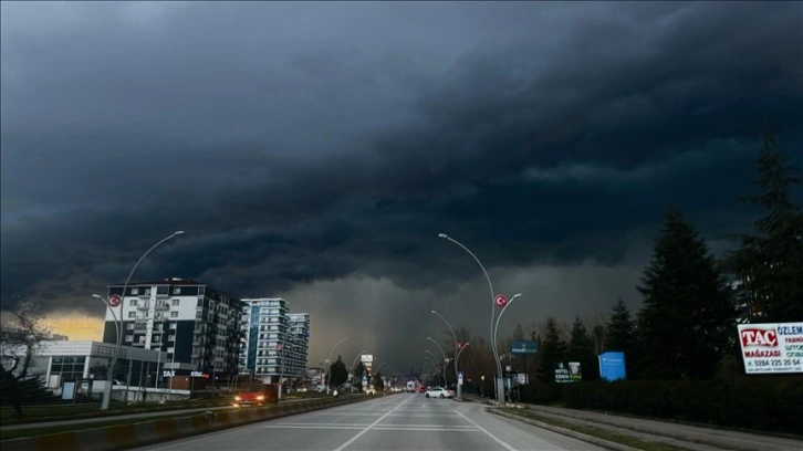 Edirne'de sağanak ve dolu etkili oldu