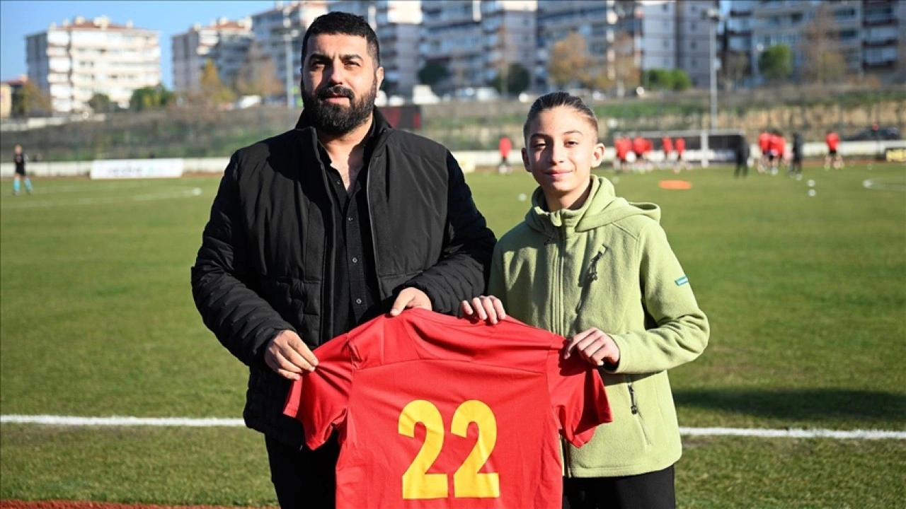 Edirnespor'a harçlığını bağışlayan 12 yaşındaki Can Bartu, takıma destek çağrısında bulundu