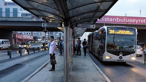 Eğitim yılının ilk günü İstanbul&#039;da ulaşım ücretsiz