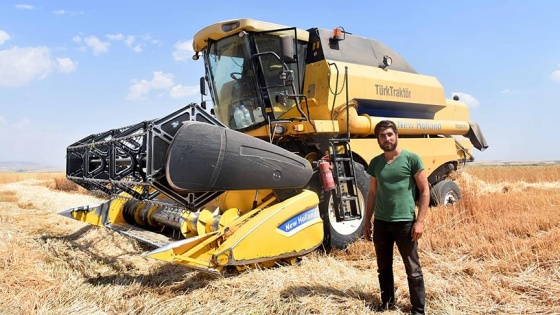 Ekmek parası uğruna 28 senedir Muş Ovası'nın yolunu tutuyor