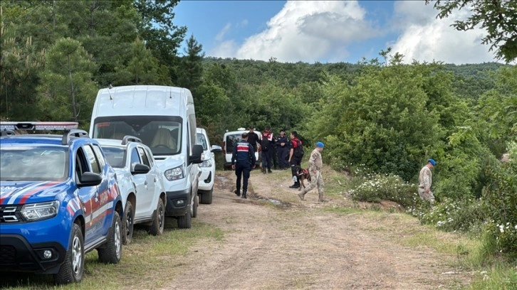 Ekonomist Korhan Berzeg'in Gönen'de evinin yakınındaki arama çalışmaları sürüyor