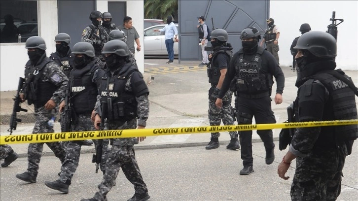 Ekvador'da hapishanelerdeki isyan sonucu 178 gardiyanın rehin olduğu belirtildi