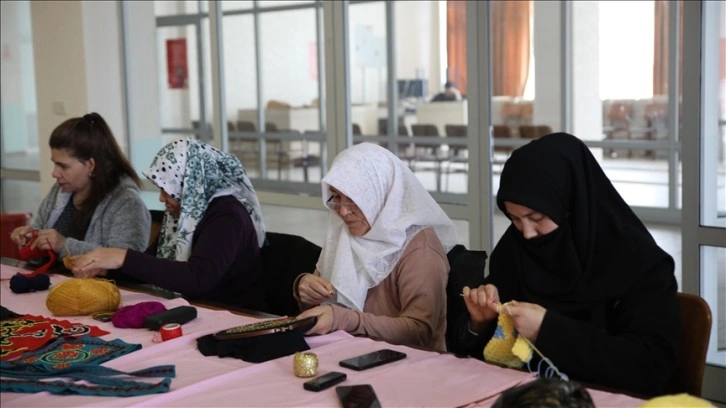 El sanatları kursları depremzede kadınlar için psikoterapi merkezi haline geldi