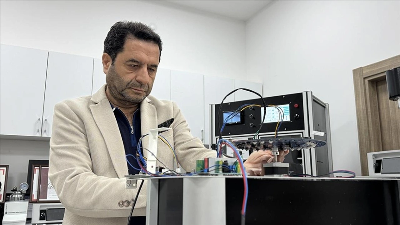 Elazığlı profesör geliştirdiği yüksek teknolojili 45 cihazla dünya pazarına açıldı