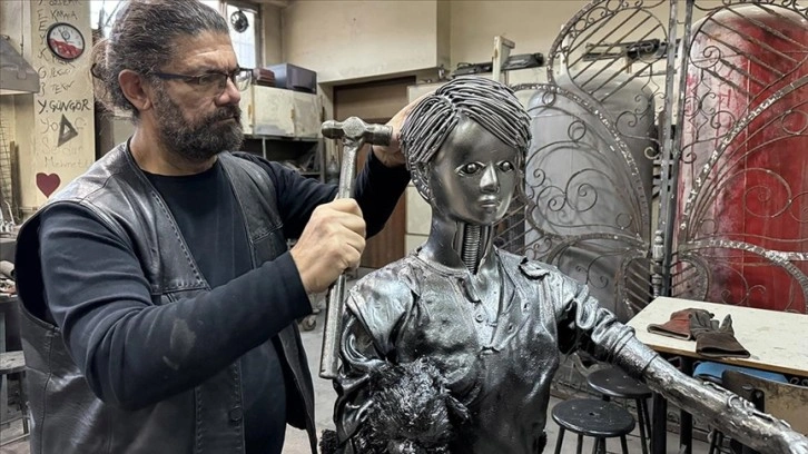 Elazığlı sanatçı atıklarla yaptığı heykel ile Gazzeli çocukların dramını anlattı