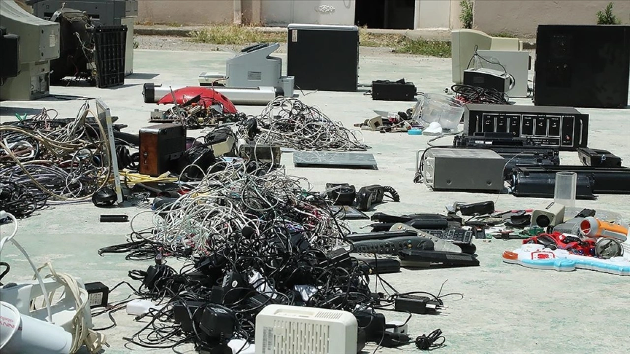 Elektronik atıkların geri dönüştürülememesi çevre ve sağlık sorunlarına yol açıyor