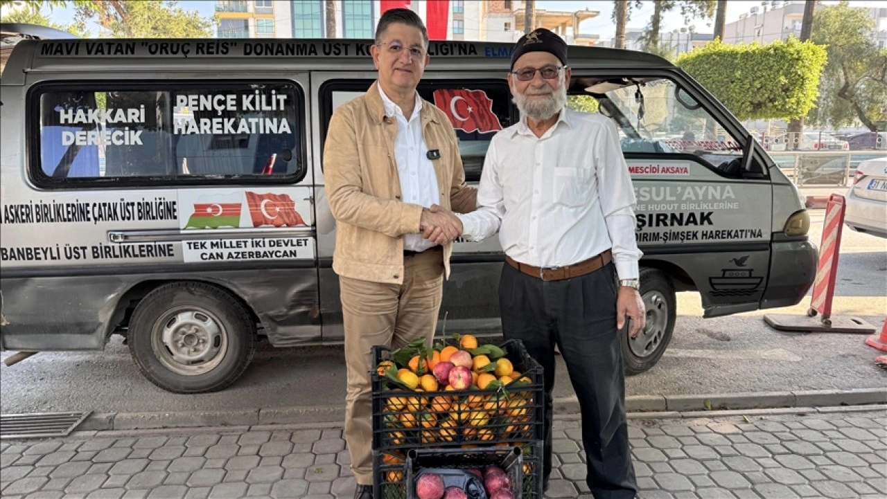 "Elmacı Dede" Hatay'dan aldığı mandalinaları MehmetçiÄŸe ulaÅŸtıracak