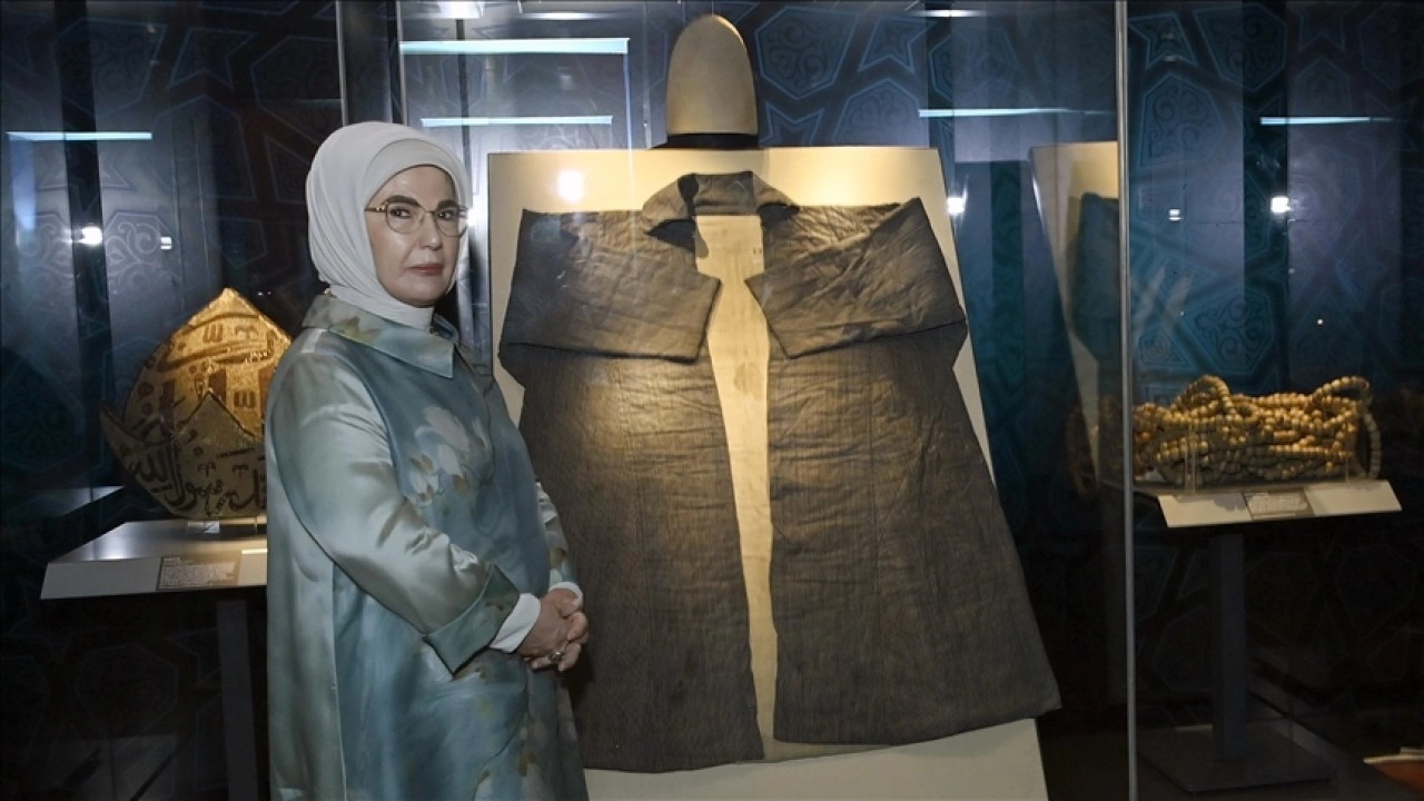 Emine Erdoğan Anadolu Selçukluları Sergisi'ni ziyaret etti