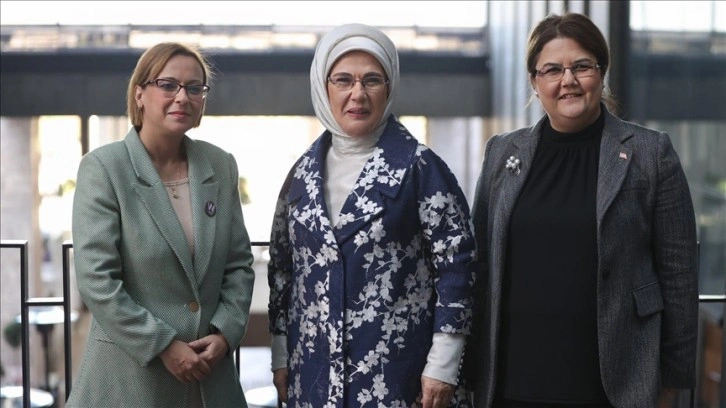 Emine Erdoğan, Cezayirli Bakan Kaoutar Krikou ile bir araya geldi
