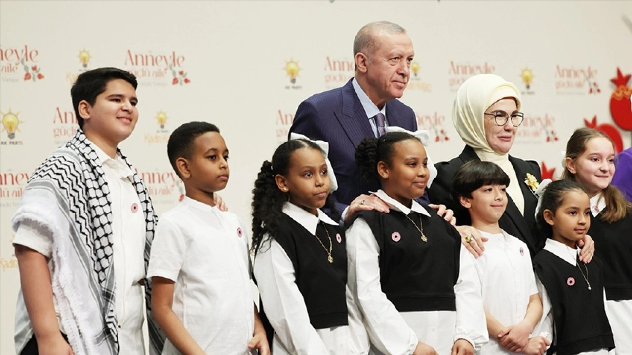 Emine Erdoğan'dan "Anneyle Güçlü Aile, Aileyle Güçlü Türkiye" programına ilişkin payl