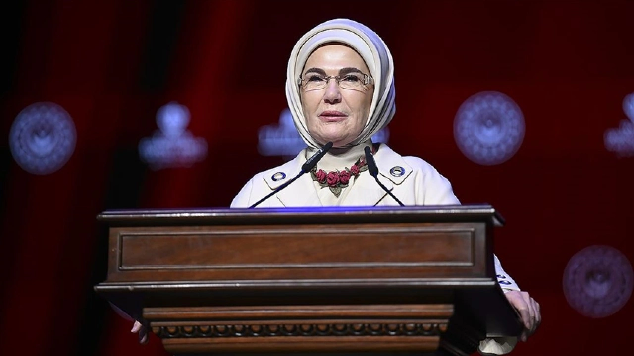 Emine Erdoğan'dan, Dünya Ebeler Günü'ne ilişkin paylaşım