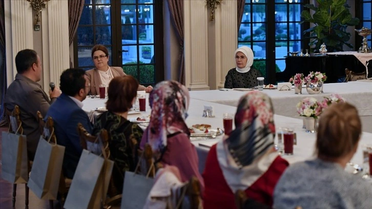 Emine Erdoğan, evde yaşlı ve engelli birey bakımı yapan ailelerle iftarda buluştu